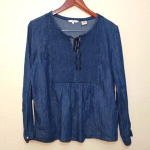 SLIGHTLY USED MEDIUM LEVI'S PEPLUM LONG SLEEVE